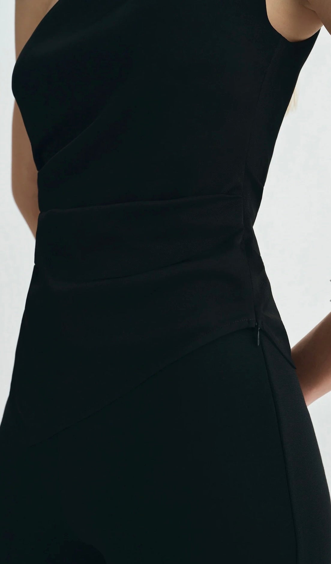 One-Shoulder Side Shirring Black Tank
