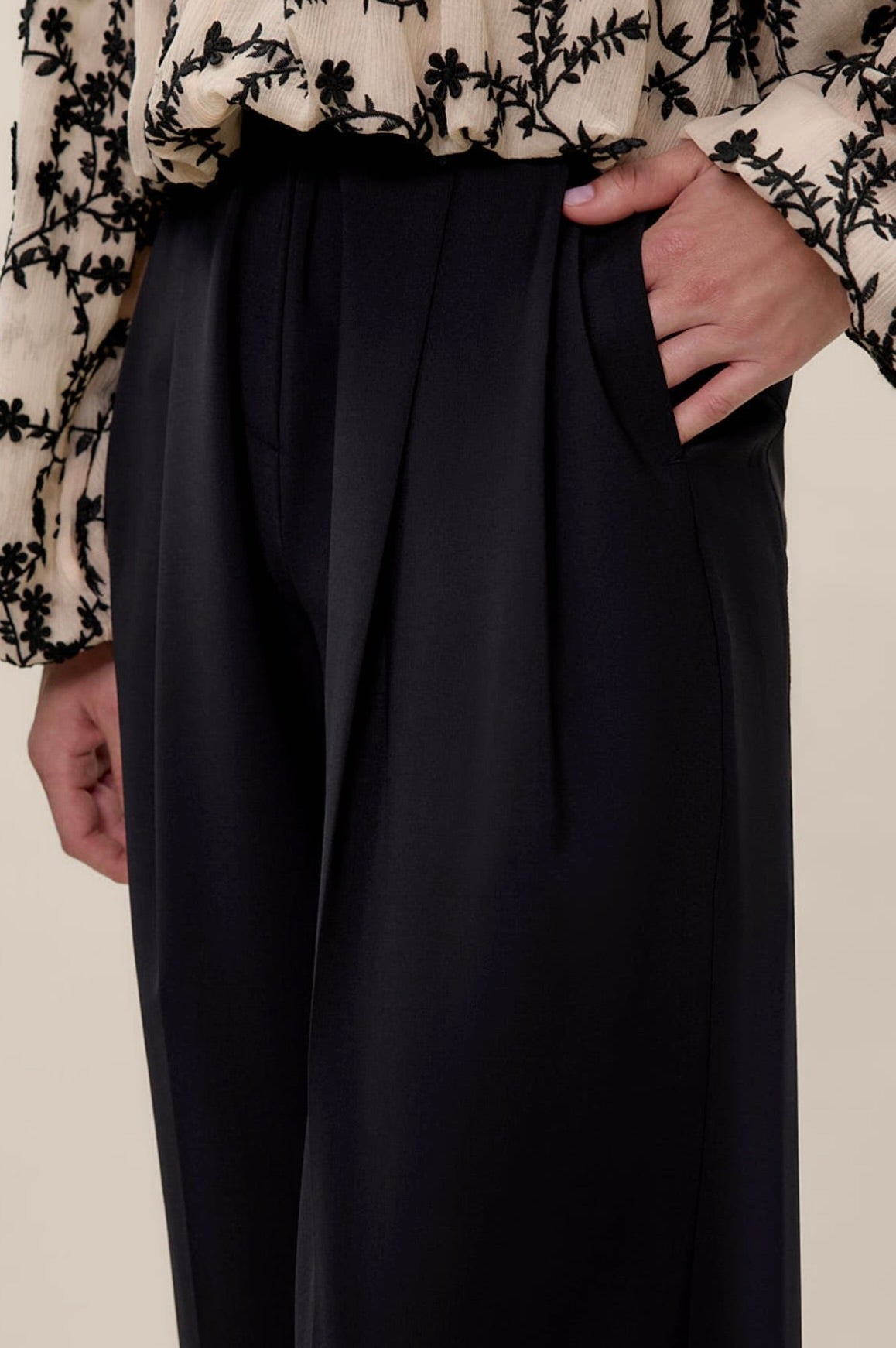 Black Low-Rise Wool Blend Pleated Trousers