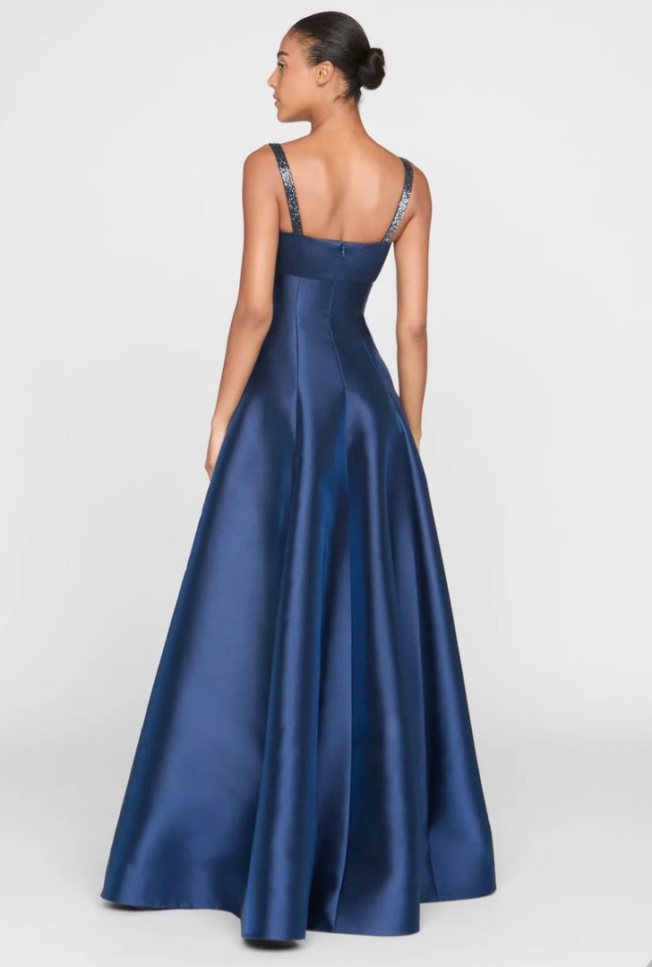 Sleeveless Sweetheart Neckline Floor-Length Gown