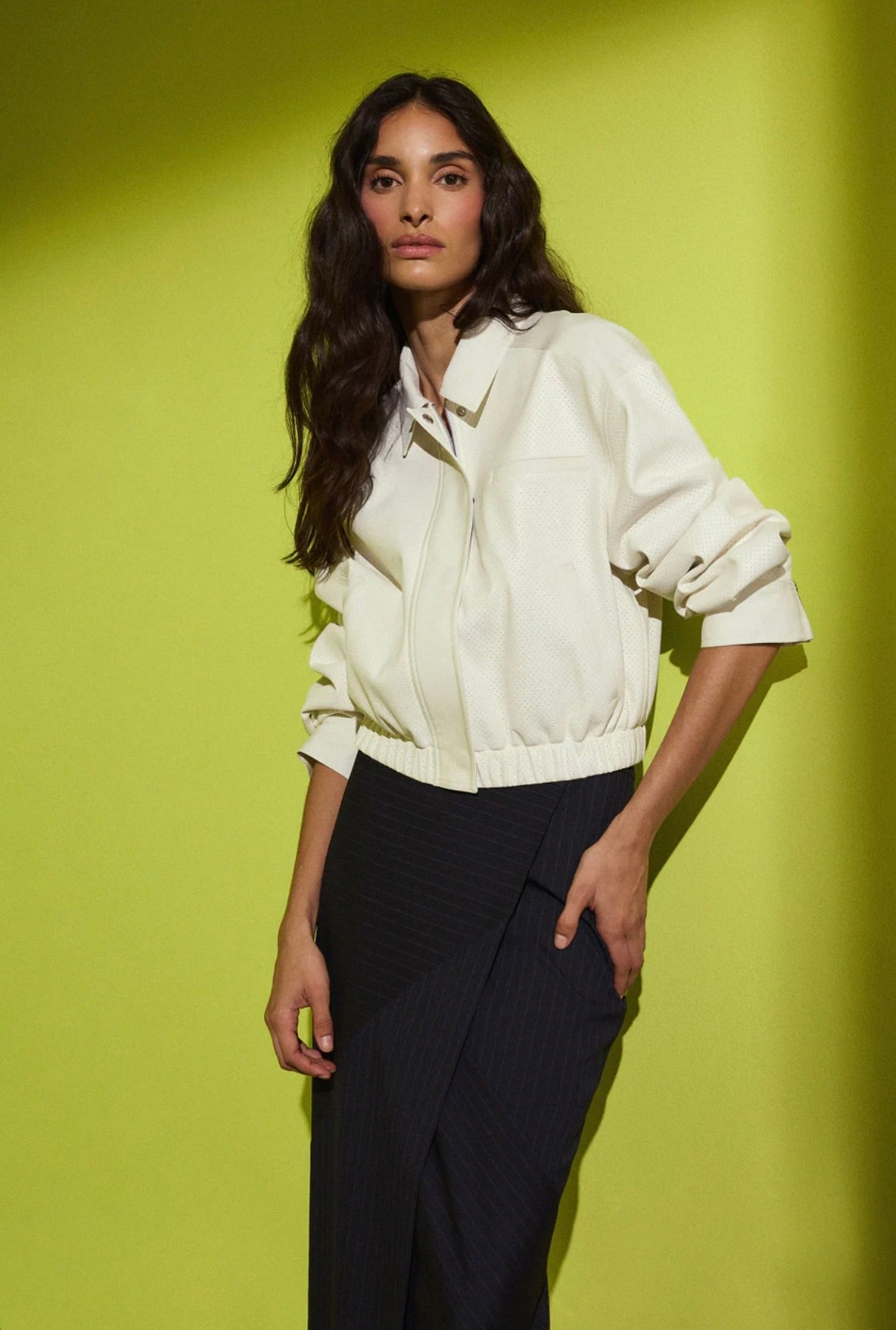 Elasticated Hem Classic Collar