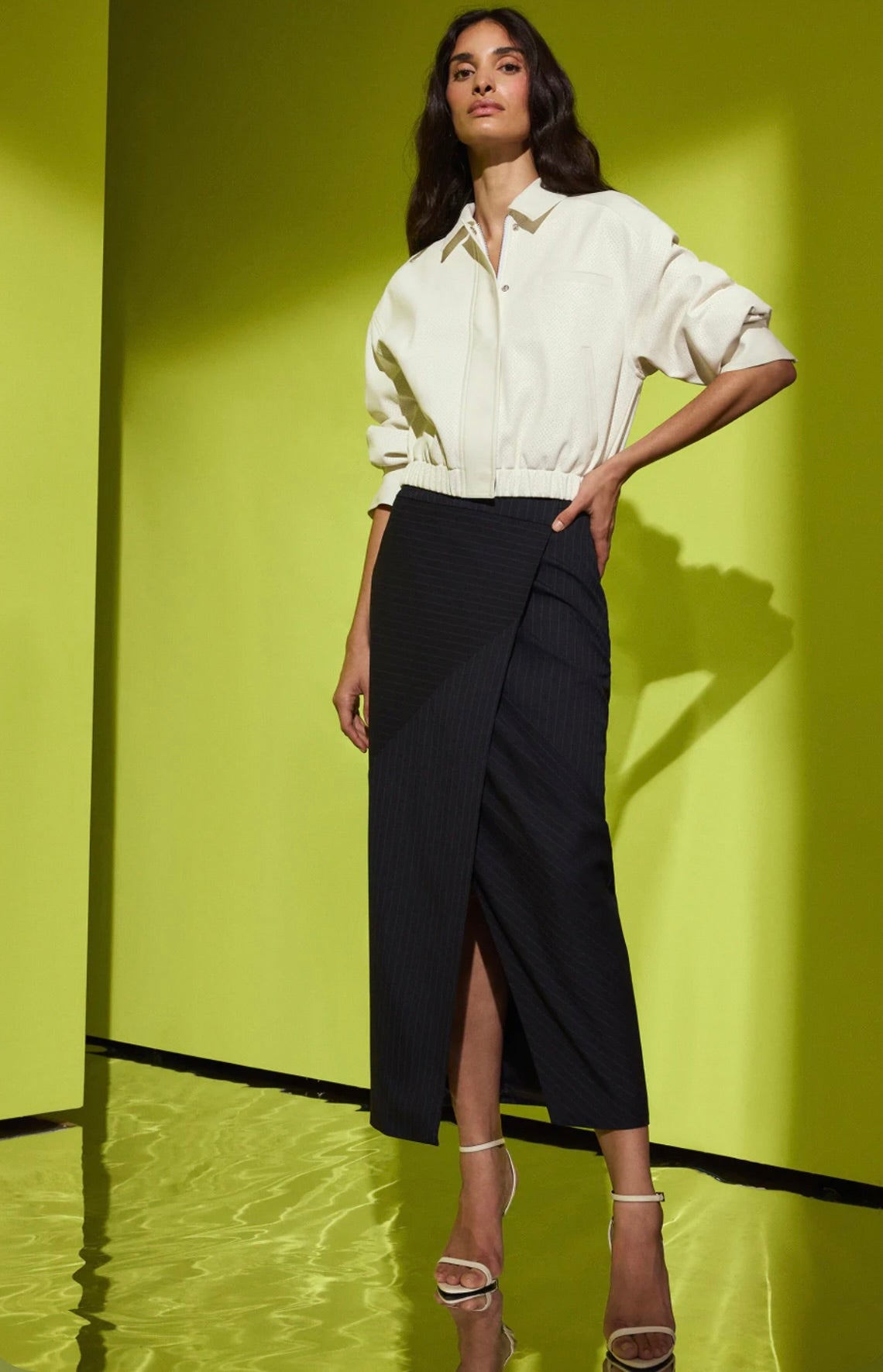 Elasticated Hem Classic Collar