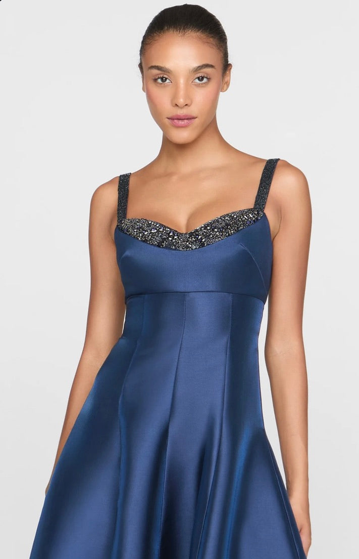 Sleeveless Sweetheart Neckline Floor-Length Gown