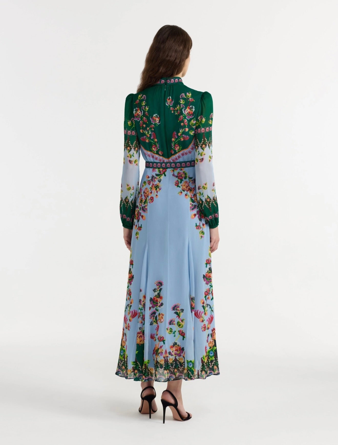 Saffier Trellis High Collar Gown