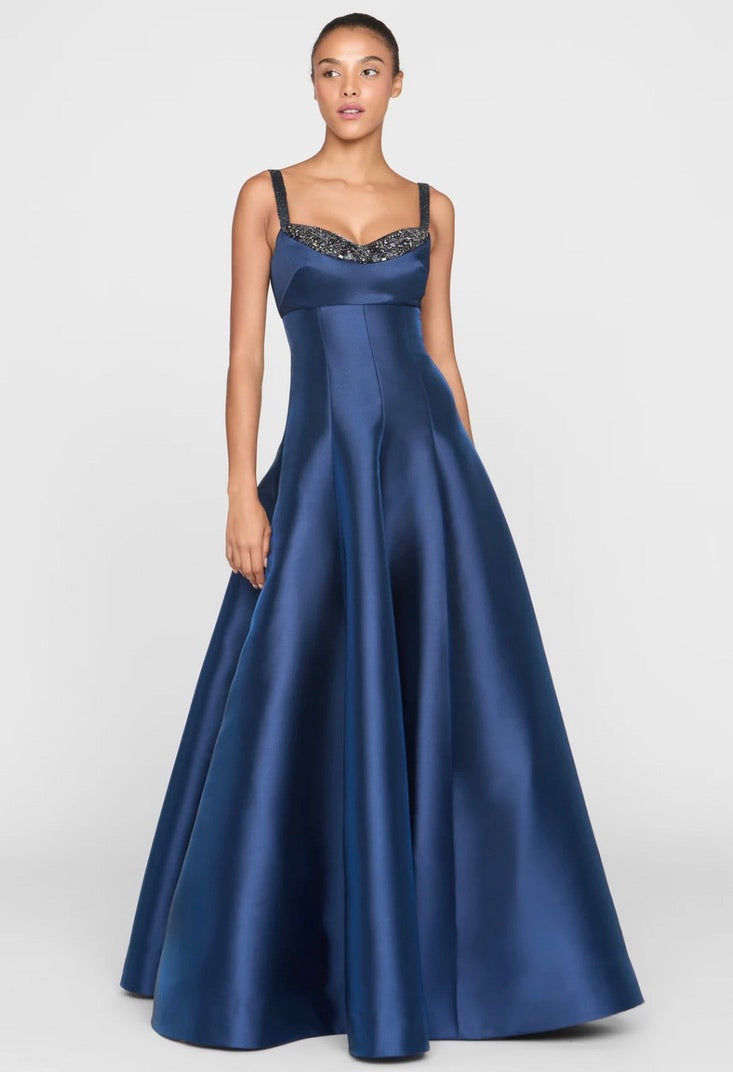 Sleeveless Sweetheart Neckline Floor-Length Gown