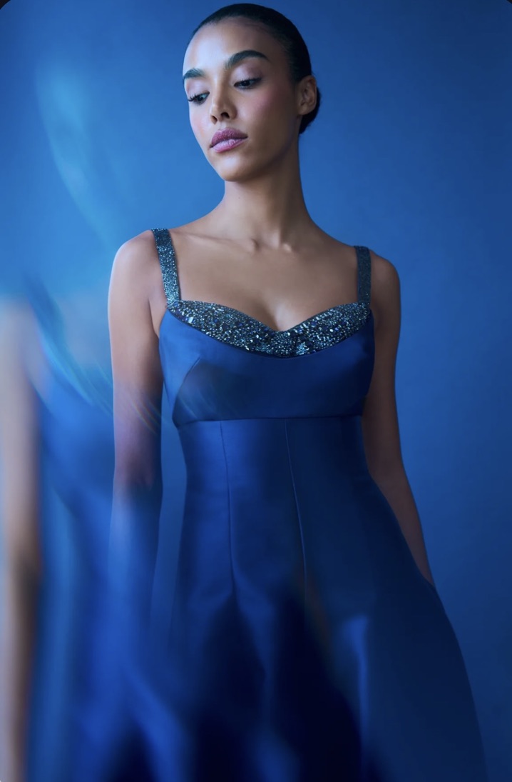 Sleeveless Sweetheart Neckline Floor-Length Gown