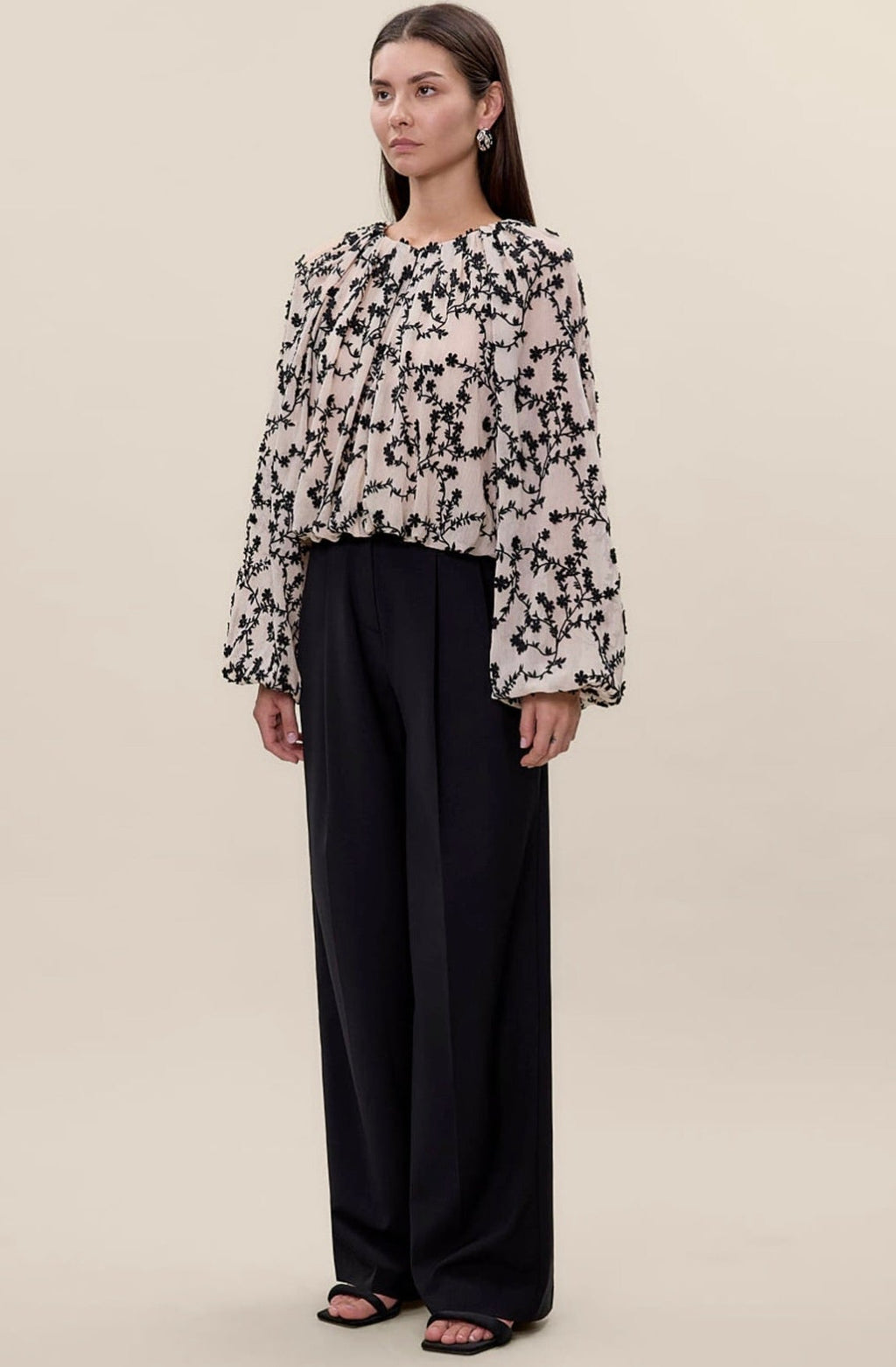 Black Low-Rise Wool Blend Pleated Trousers