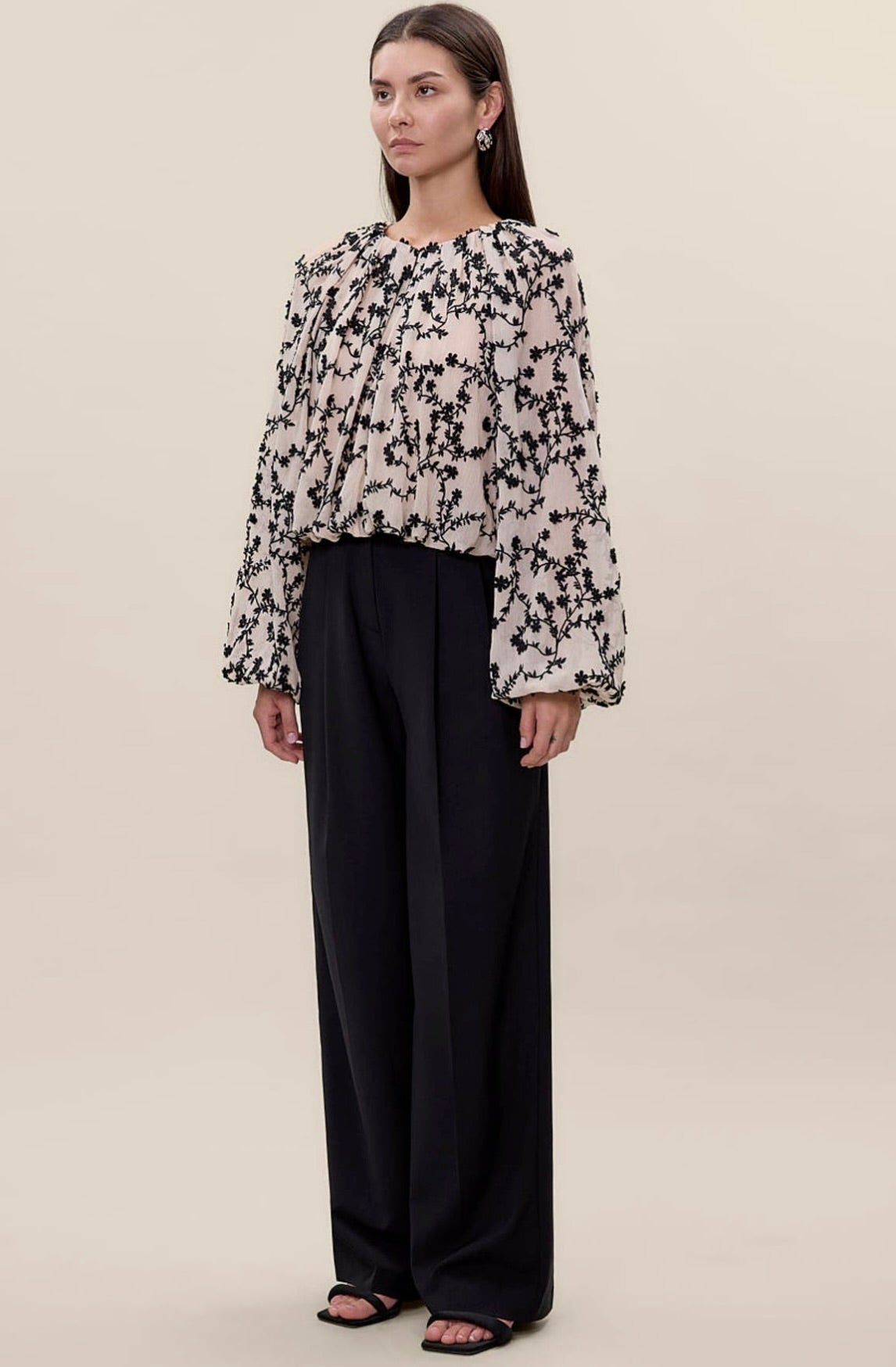 Black Low-Rise Wool Blend Pleated Trousers